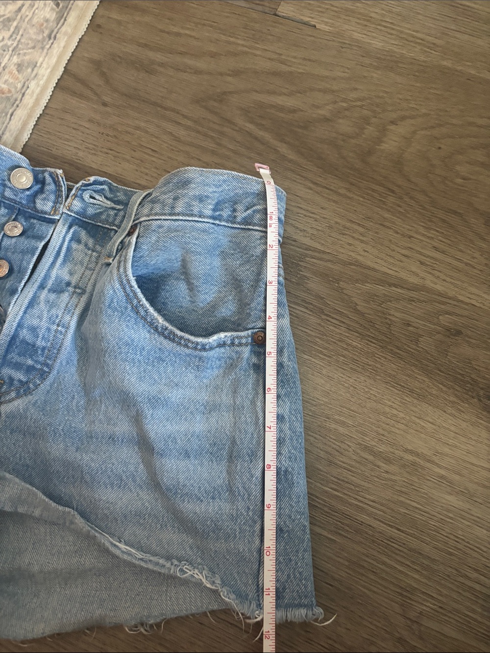 Levi's Light Blue High-Rise Frayed Denim Shorts - Picture 7 of 7